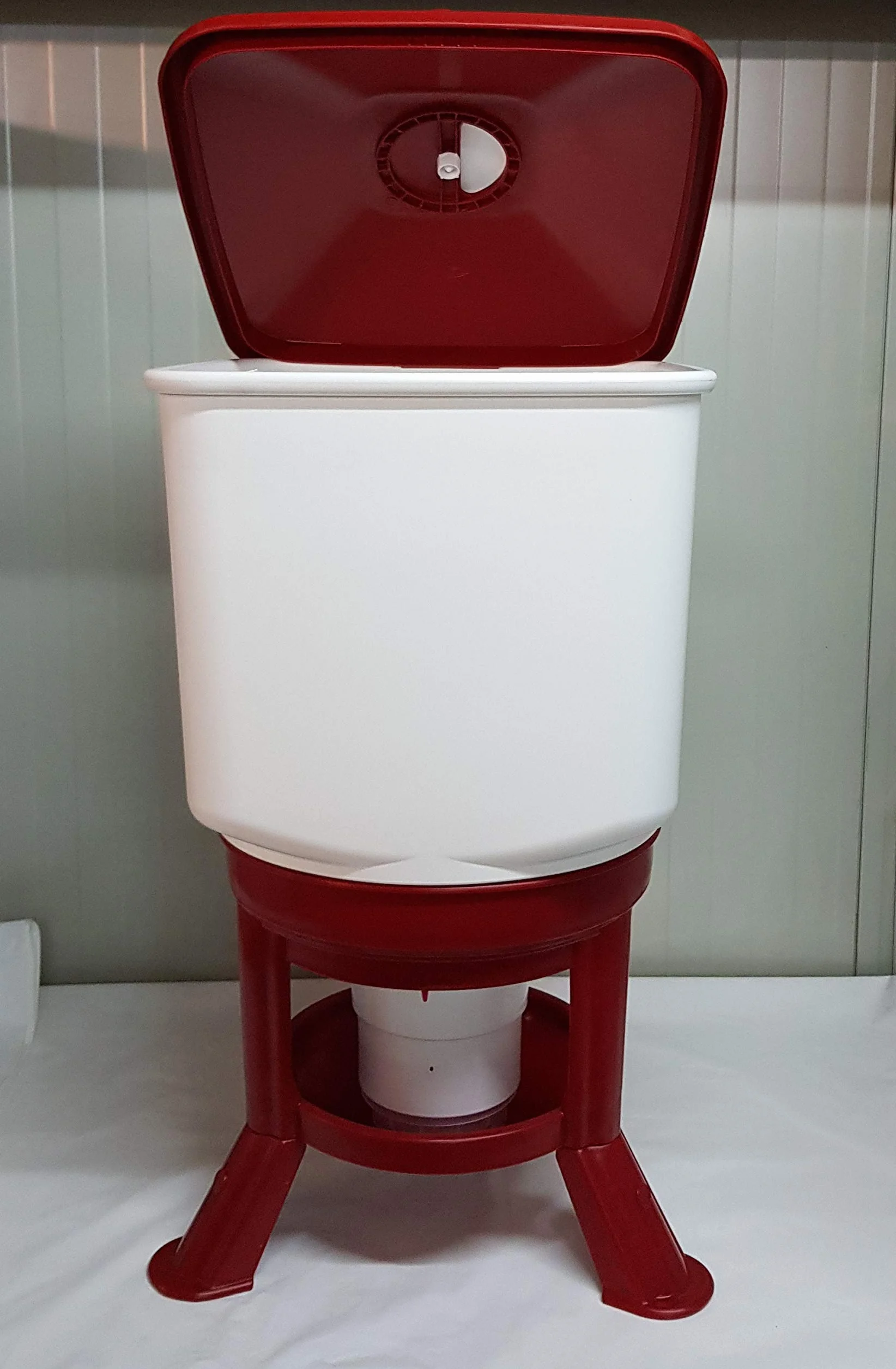 Novital Kerbl Abbeveratoio Pollame Kubic, 50l_ per Allevamento/Agricoltura Urbana Grande